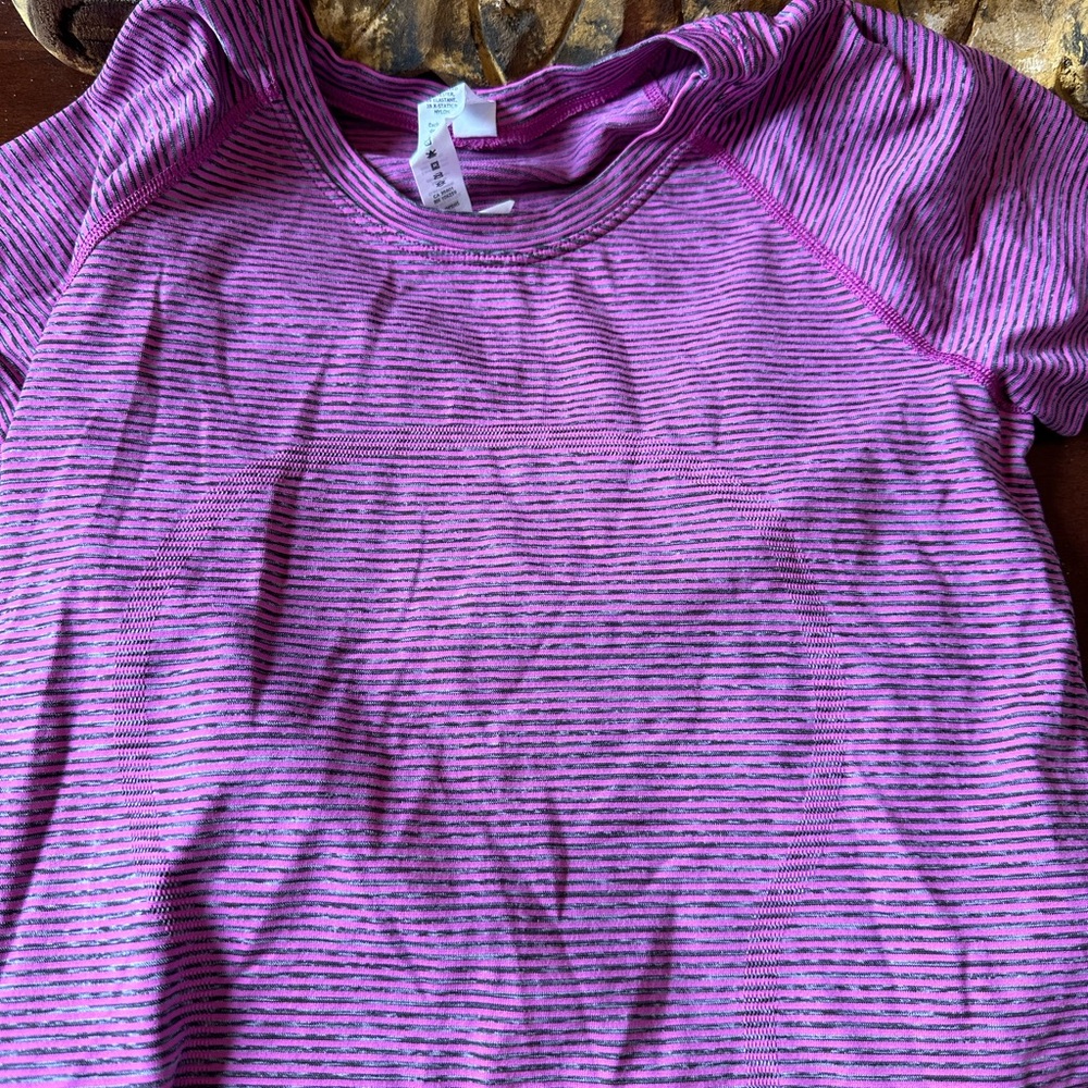 Lululemon swiftly tech pink and grey striped - Picture 5 of 6